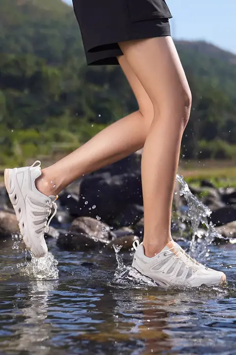 男女兼用 アウトドア用防滑トレッキングシューズ【水辺での活動に最適】