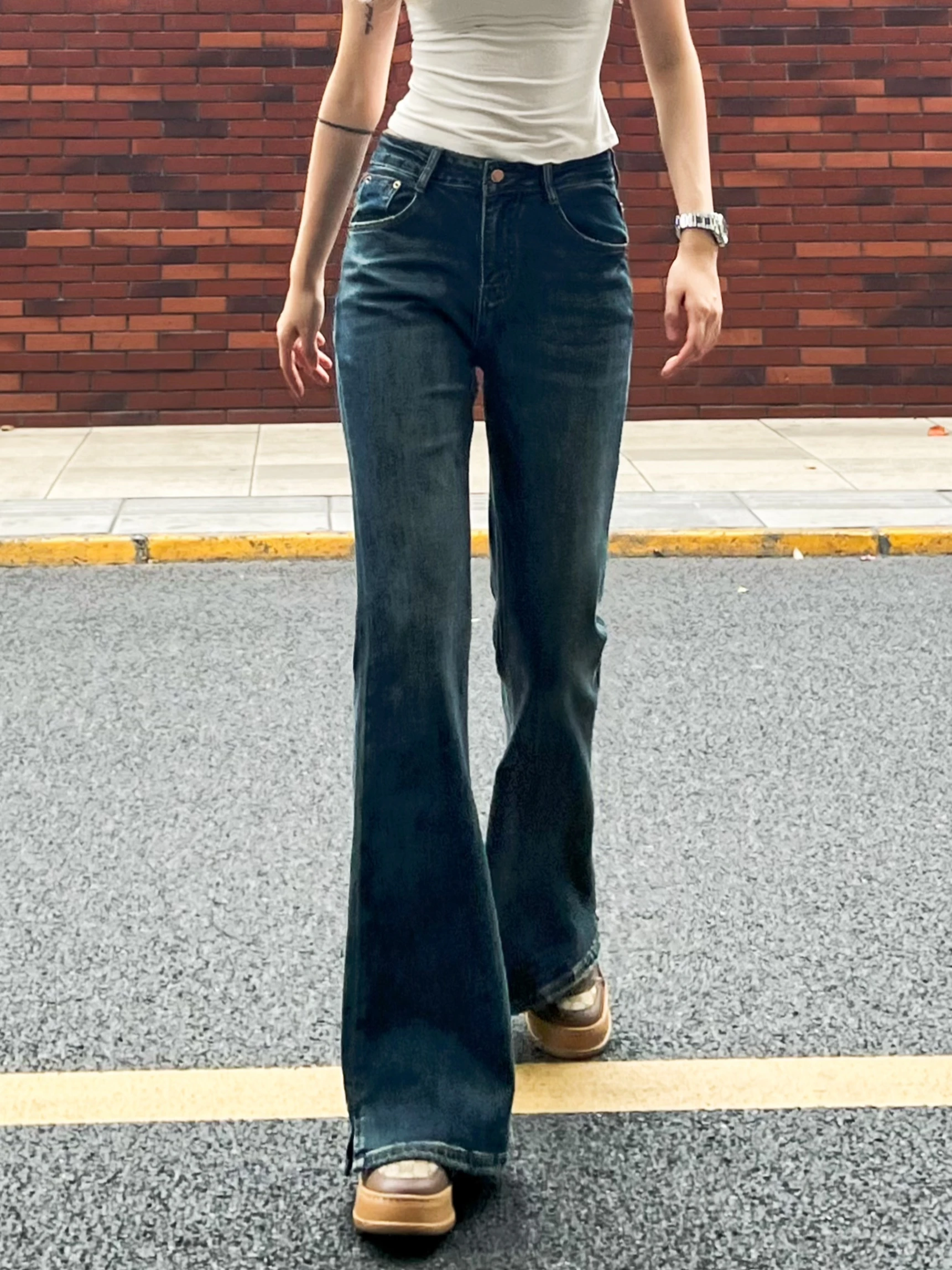 デニム コーデの基本ルールと実践ガイド｜レトロデザイン×スリムフィットの完璧バランス
