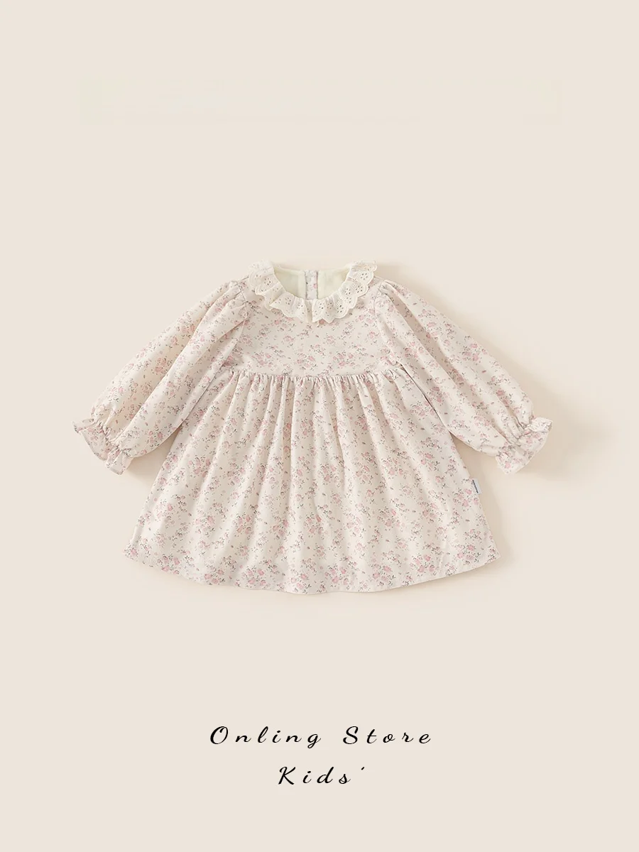とても可愛いフラワープリントの女の子用ワンピース：シーン 子供服 おすすめと通気性の実証