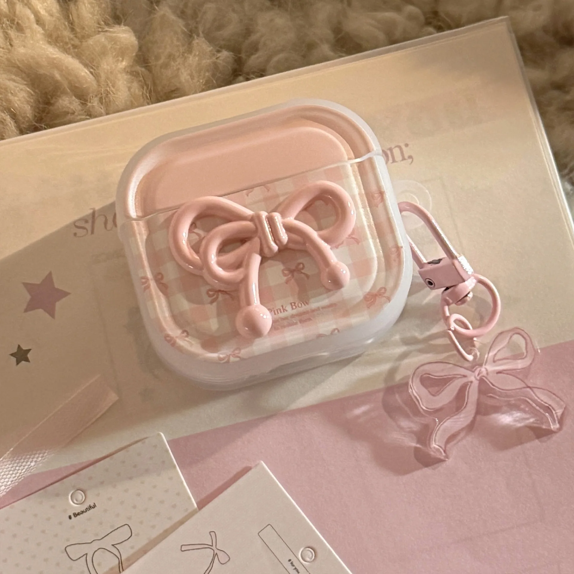 耳掛け ヘッドホン としての AirPods 用ケース：ピンクストライプリボンデザインの実用性と使い勝手
