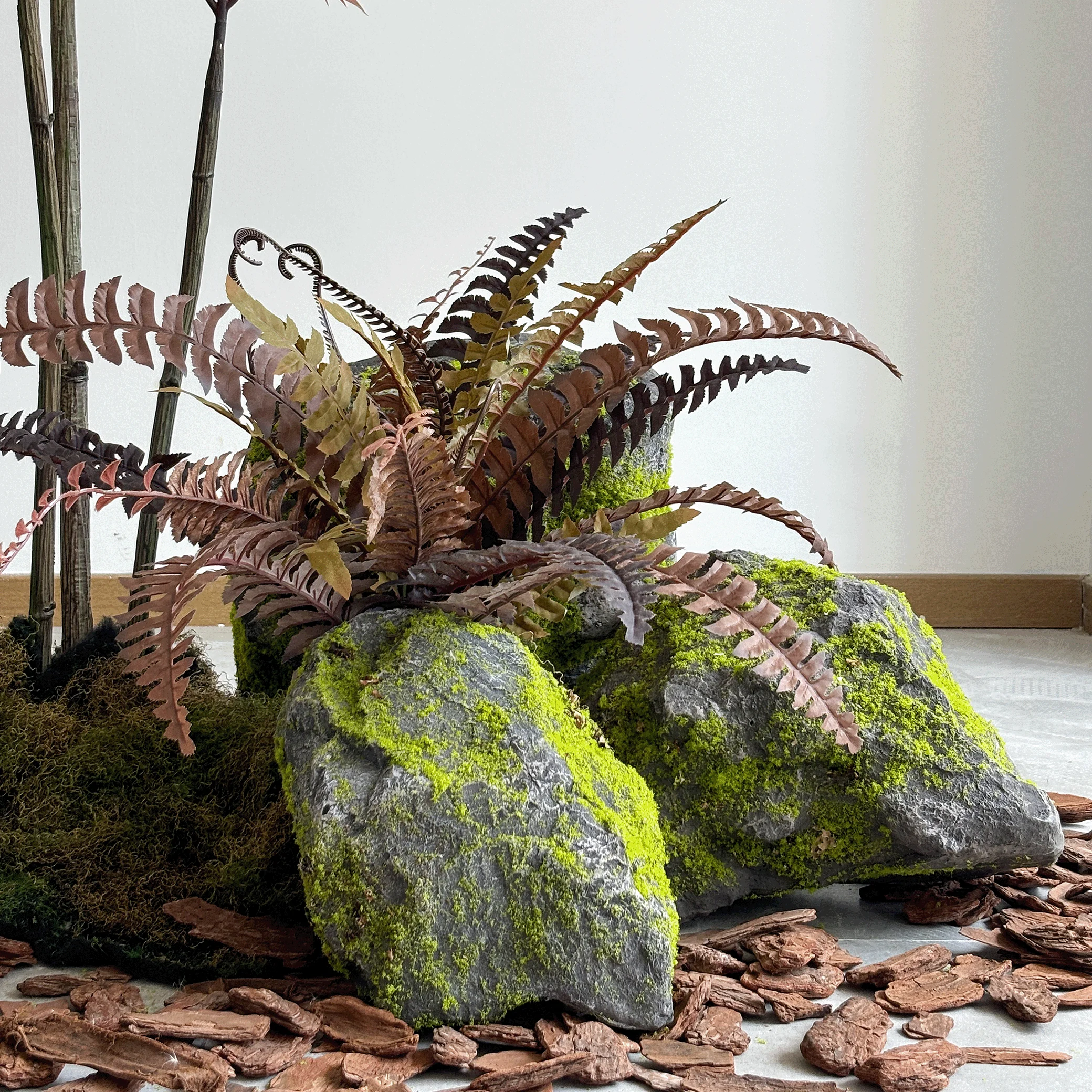 フェアリーガーデンの造景用PU石とグリーン植物セット：自然風のビジュアルプロップの実用性と設置ガイド
