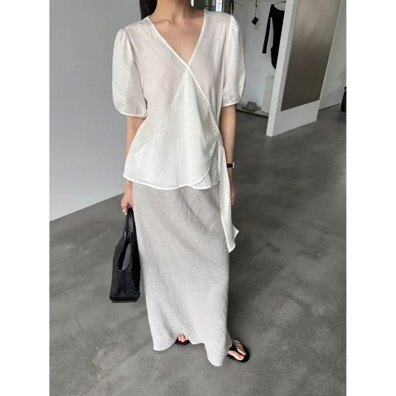 テックウェア パフスリーブVネックラップトップ：夏用のシルエット美しさを実現するデザイン