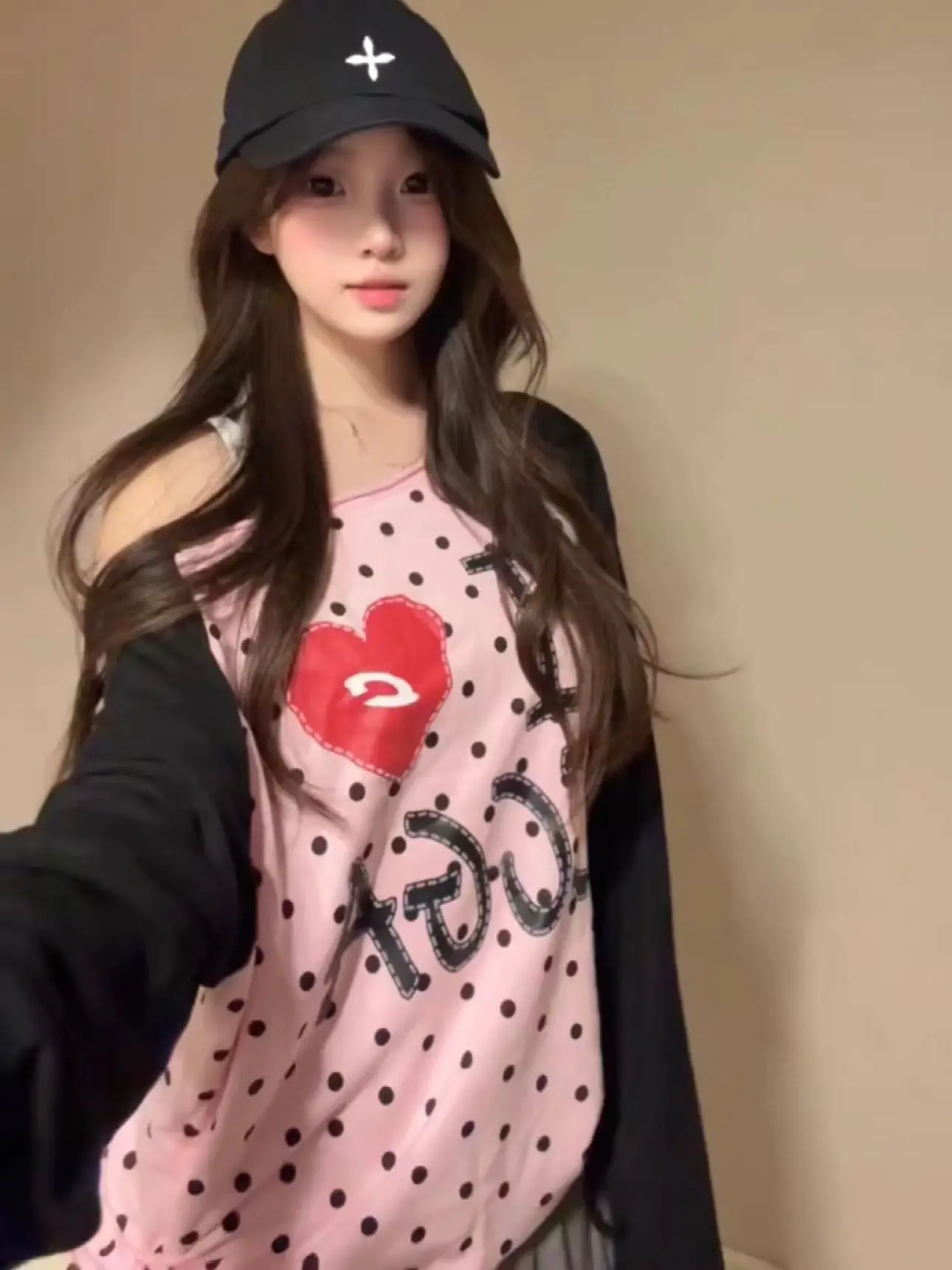 ハート柄 ドットデザインの長袖Tシャツ【春秋用・ゆったりシルエット・カジュアル】
