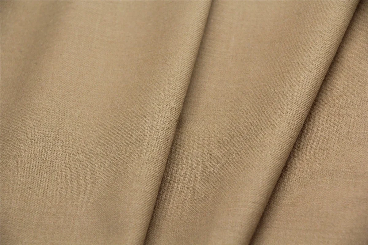 50デニールと80デニールの見た目はどちらが優れているの？deluxe clothingとecruの組み合わせで通勤スタイルを変える
