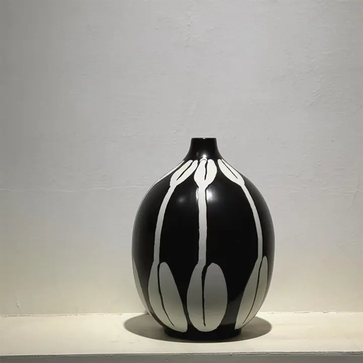 シンプルな侘寂風陶器花瓶【装飾用・インテリアフラワーベース】