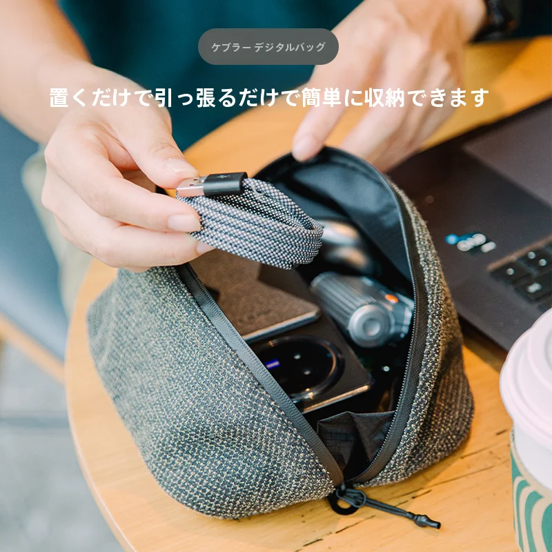 大容量のモバイルアクセサリー収納ポーチ【防水・充電器・パスポート対応】