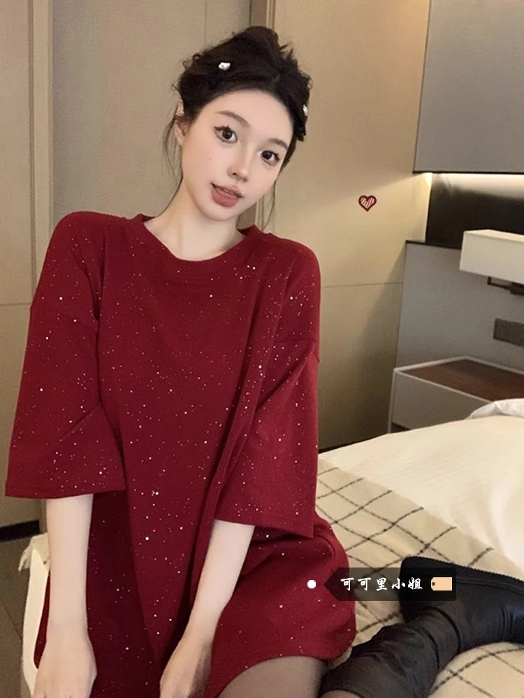 赤Tシャツの取り入れ方は？3選で通勤・秋着用・日常使いに最適な選び方を解説