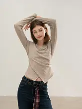 レトロデザインの交差ニットVネックTシャツ【女性用・秋季・スリムフィット・長袖】