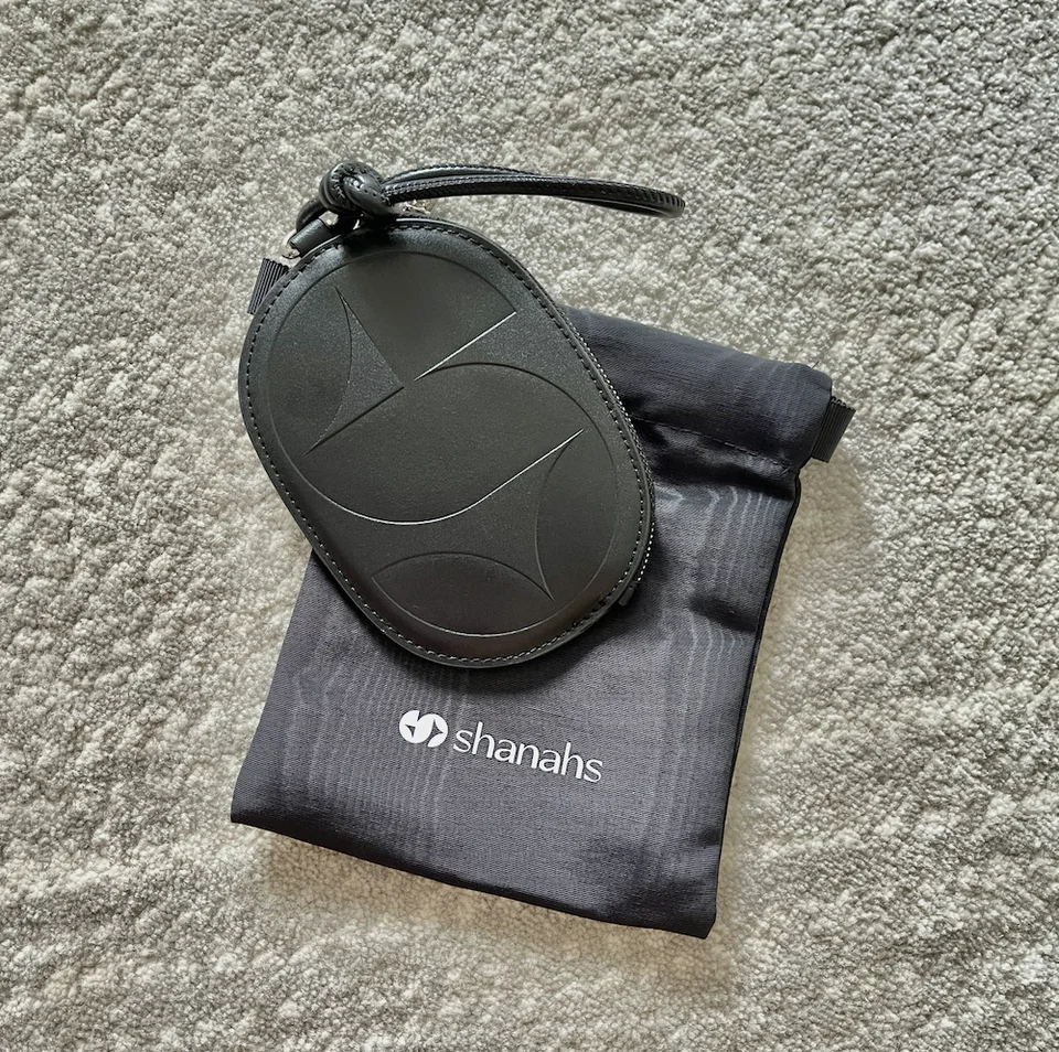 ミニマルデザインの本革ラウンドファスナー財布【薄型・収納力抜群・女性用】