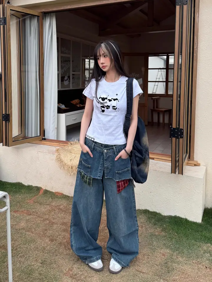 美しいデザインのデニムパンツ【レトロ風・チェック柄・ワイドレッグ・二重ウエスト】（セットアップ対応  ）