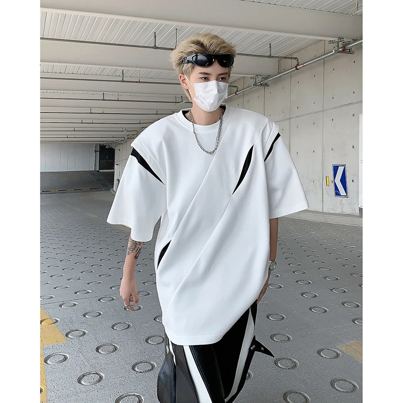 デザイン感あふれるパッド入りTシャツ：メンズ・デコンストラクション・ショートスリーブの実用性と適用シーン