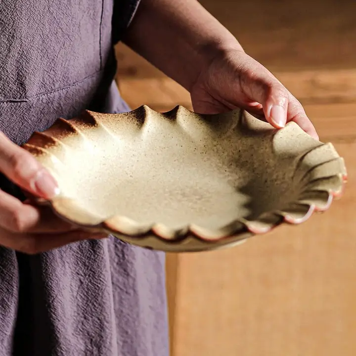 フランス風 レースデザインの深皿【美しい西洋料理・陶器製・日常使いに最適】