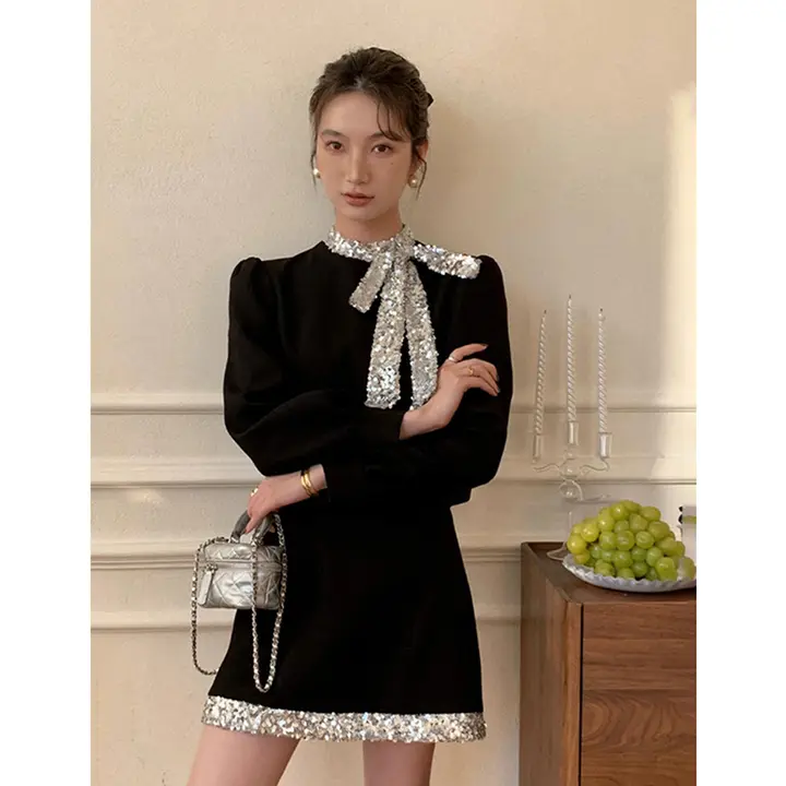 エレガントなデザインのブラックドレス【上品なシルエット・短袖・小香風】