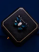 エレガントな蝶デザインのブローチ【紫色・ファッショナブル・多用途】