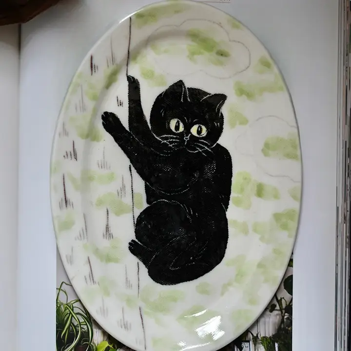 手描き猫デザインのオーバル陶器プレート【家庭用・朝食用・可愛いペットデザイン】
