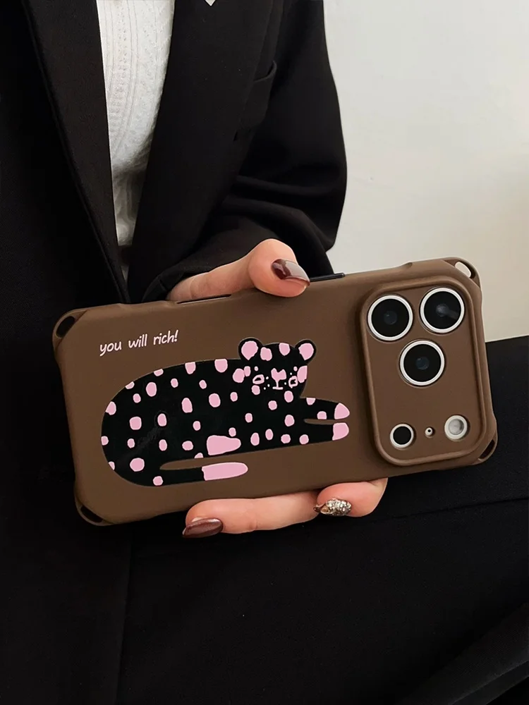 マイクロショルダーとは？シンプルで実用的なスマホショルダーストラップの仕組みと選び方