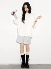 ユニセックスデザインのロゴプリント半袖Tシャツ【ゆったりとしたシルエット・夏用】