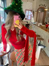 ワインレッドのクリスマスセーター【Vネック・ニット・首元付き】（セットアップ対応）