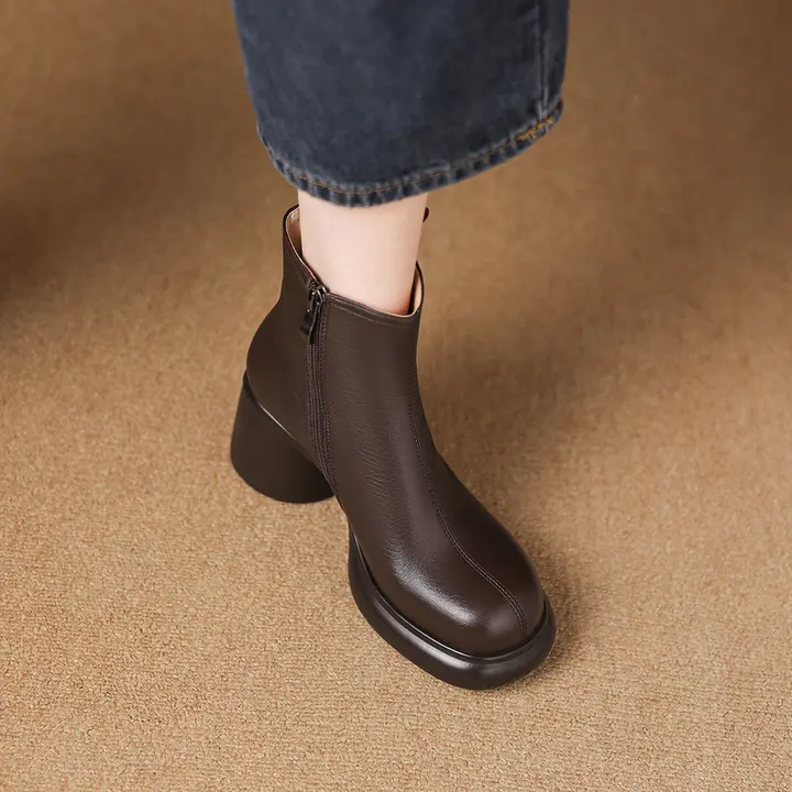 鹿と森の本革厚底太ヒールショートブーツ