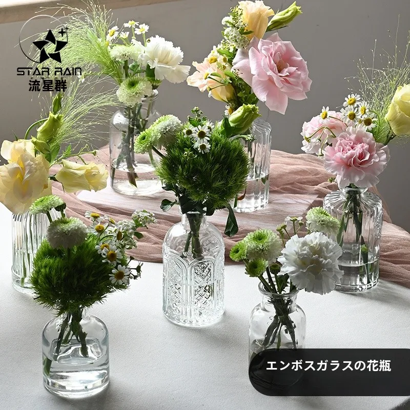 梅雨に備えて買うべき！完全ガイド：花瓶とヘッドフォンの機能性と美しさのバランス