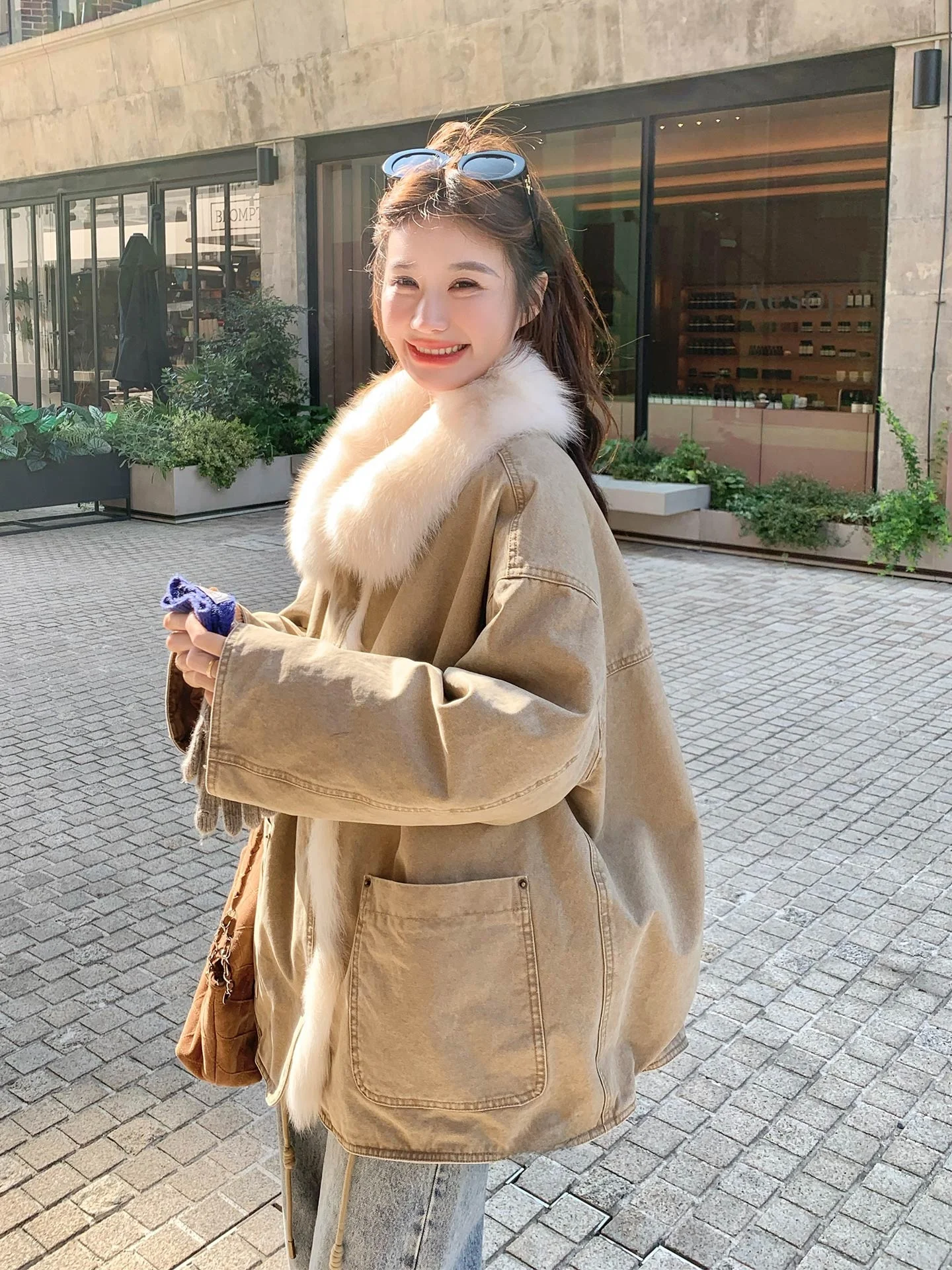 パーカーの上に羽織るとき、本当に「暖かさ」が変わるの？