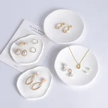 石膏製の白いジュエリートレイ【アクセサリー展示用・イヤリング・ネックレス・リング用】