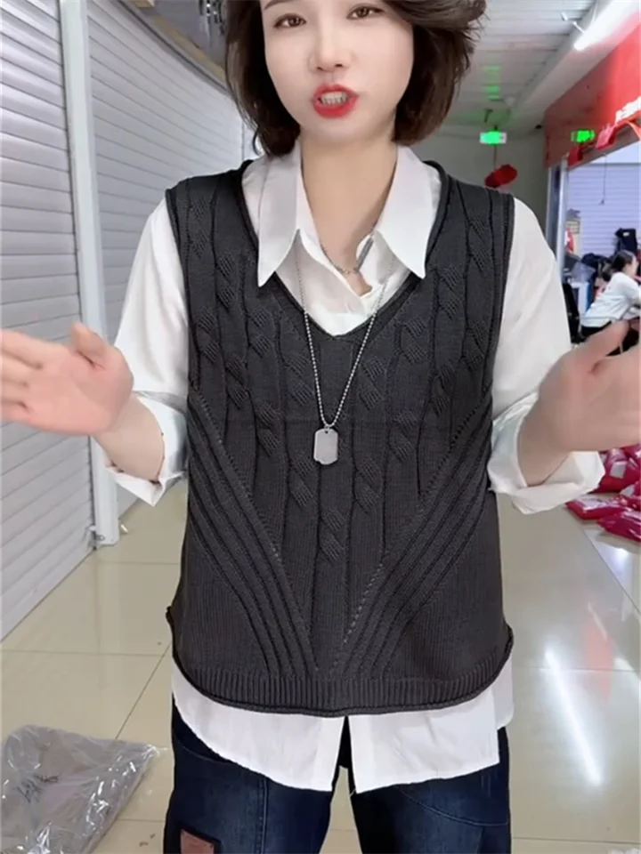 ファッショナブルなノースリーブカーディガン【極上の柔らかさ・Vネック・フィット】（セットアップ対応）