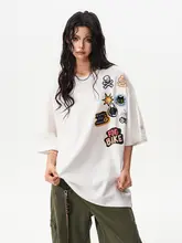 刺繍バッジ付きオーバーサイズTシャツ【ユニセックス・カジュアル・夏用】
