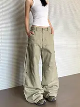 おしゃれなベージュのワイドレッグカーゴパンツ【しわ加工・フィット・女性用】