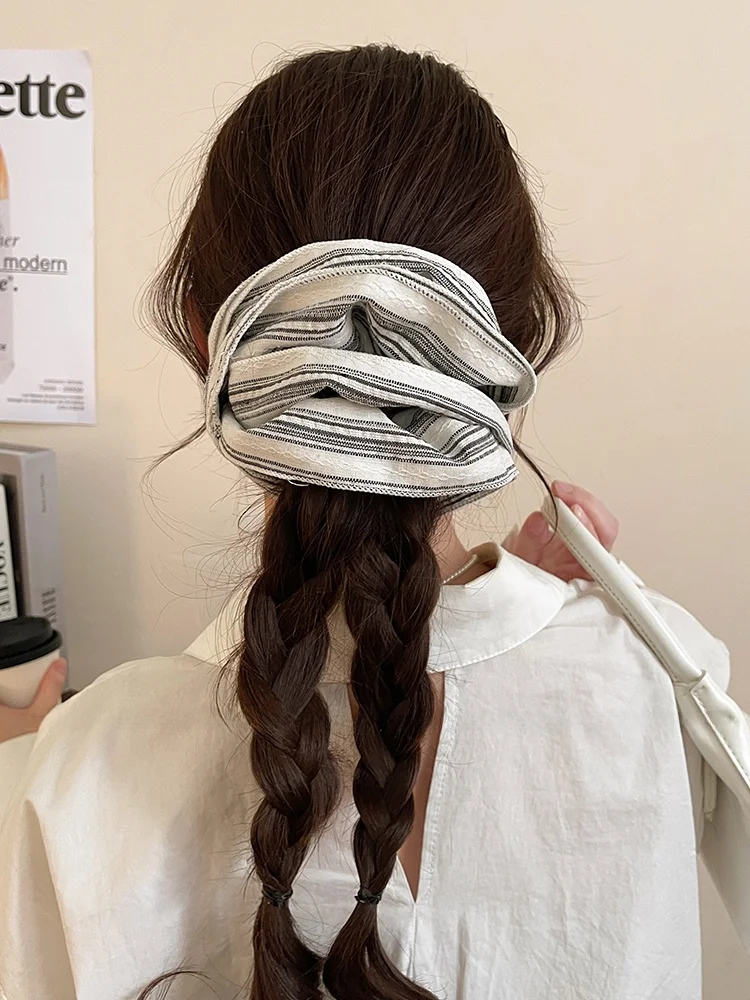 ヘアアレンジ ゴム一本はどう選ぶ？ストライプのゴムが通勤やクリスマスにも活躍する理由