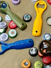 カラフルでシンプルな金属製栓抜き【マグネット付き・携帯便利】