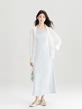 フレンチスタイルの立体的な蝶結びデザイン青色キャミソールワンピース【夏用・美しいシルエット・UVカット】（セットアップ対応）