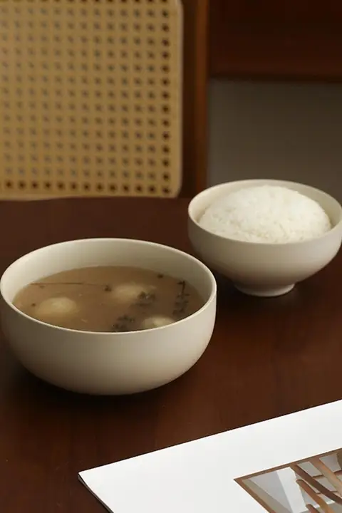 モダンなデザインの大容量陶器スープボウル【一人用・食卓用】
