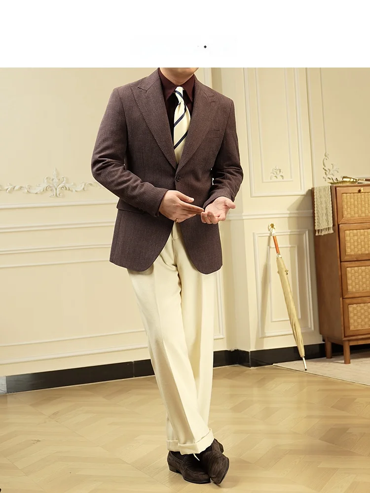 スーツジャケットを私服に着るとき、どう やって選びますか？