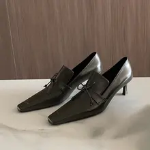 レディース ムール型ハイヒール【細いヒール・丸みを帯びたスクエアトゥ・飾りリボン付き・本革】