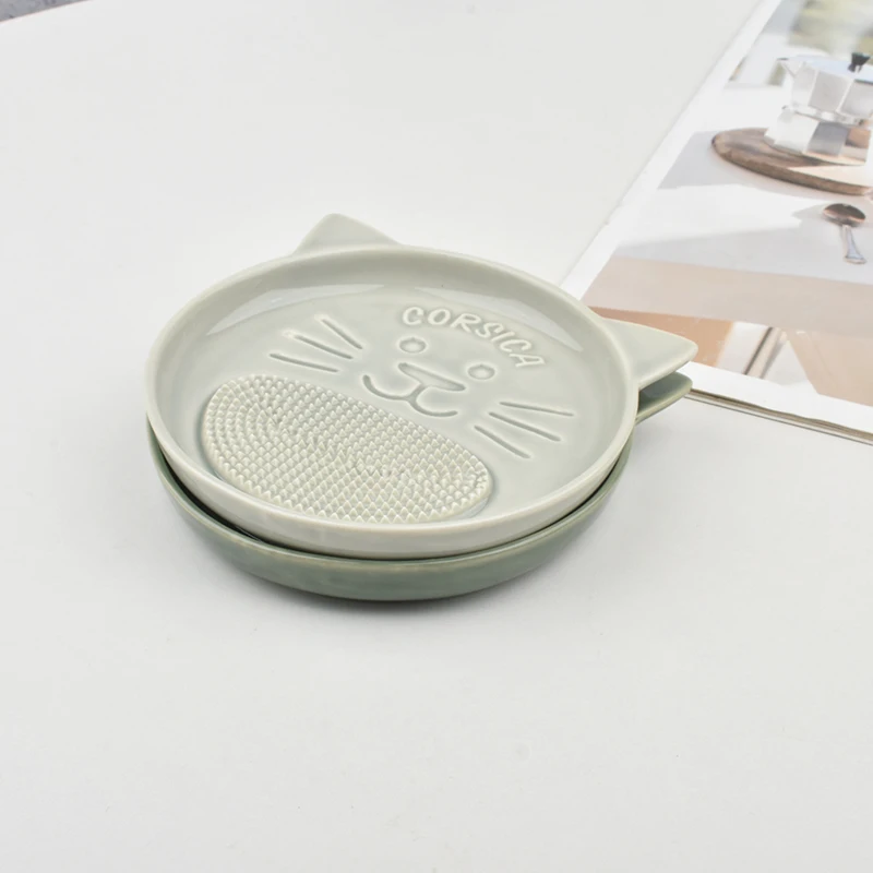 陶製猫デザインの生姜おろし器：手動タイプで家庭キッチンで実用的な研磨機能を実現