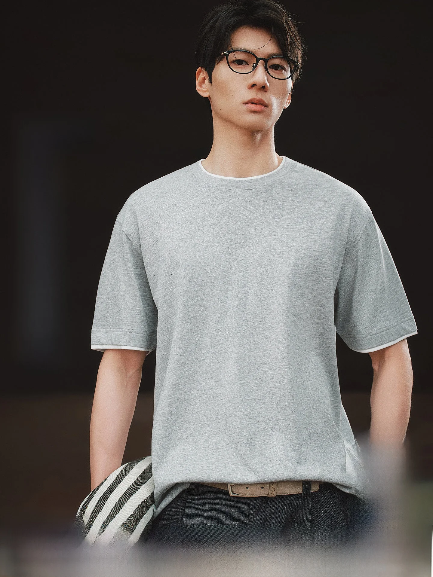デザイン性のあるフラワーテクスチャー半袖Tシャツ：通販で安いおすすめの選択肢