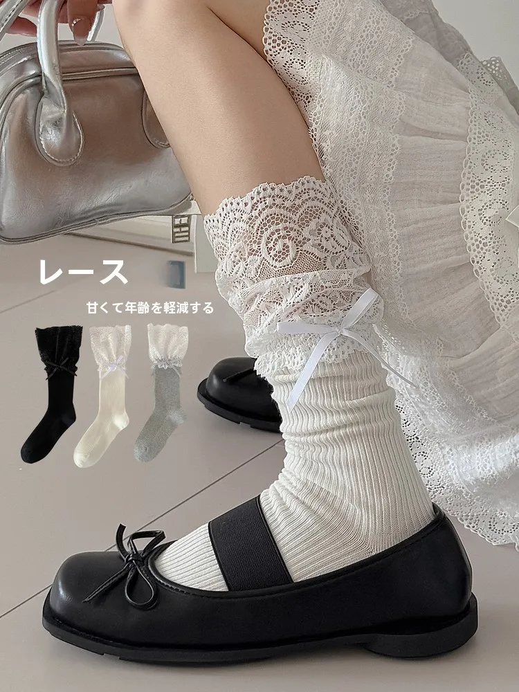 レースアップの魅力とは？甘いフリルとリボンが美脚を演出する、日常の小さな魔法