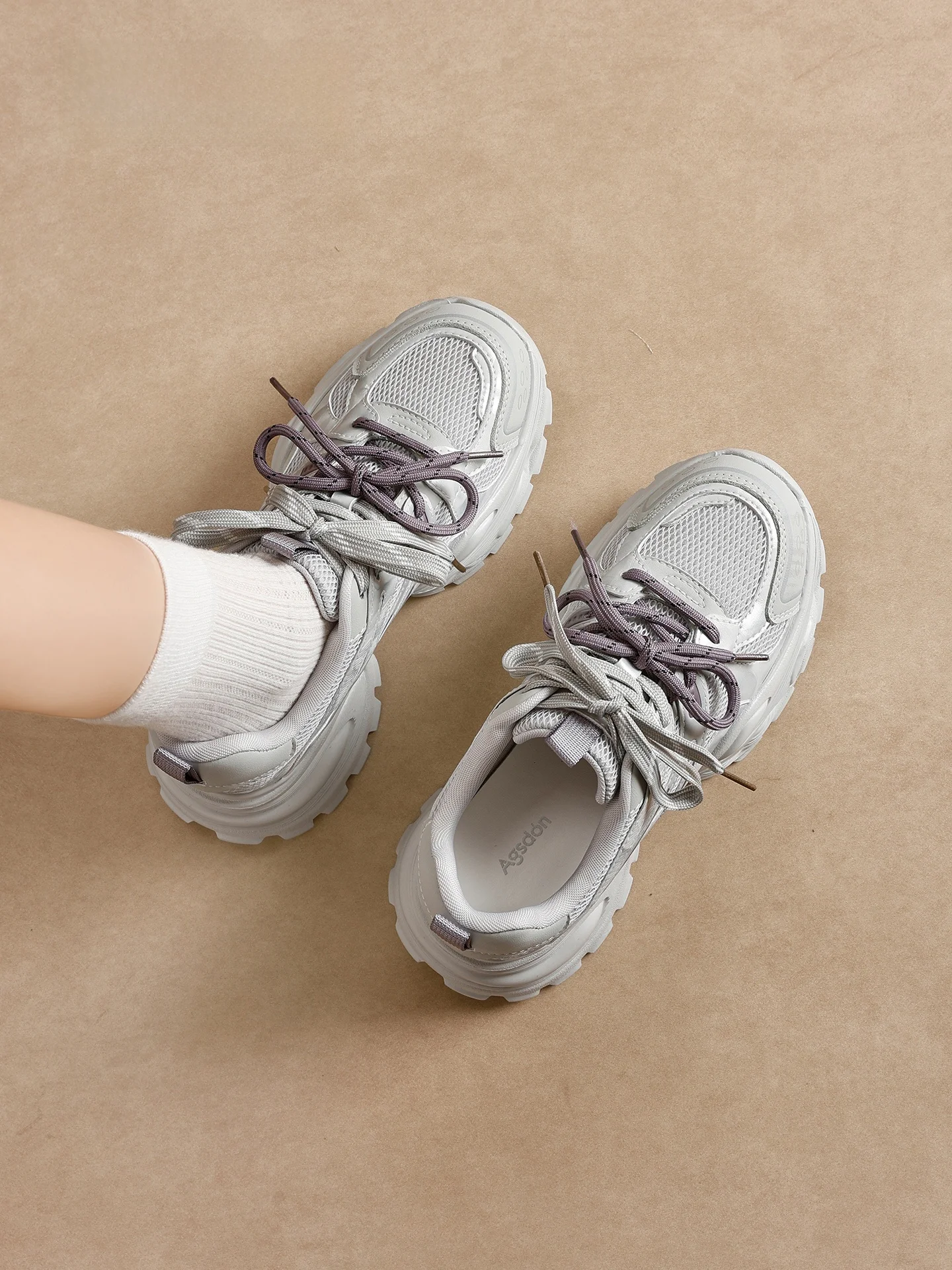 厚底パンプスが疲れない理由は？足に合わない靴を避けるための最適な選択肢とは？