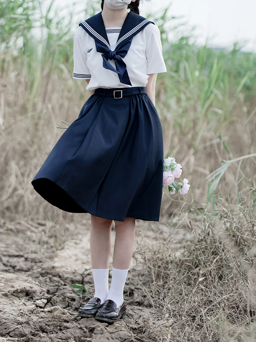 「中古制服」を買うなら、この水兵  服が今、最も人気なの？