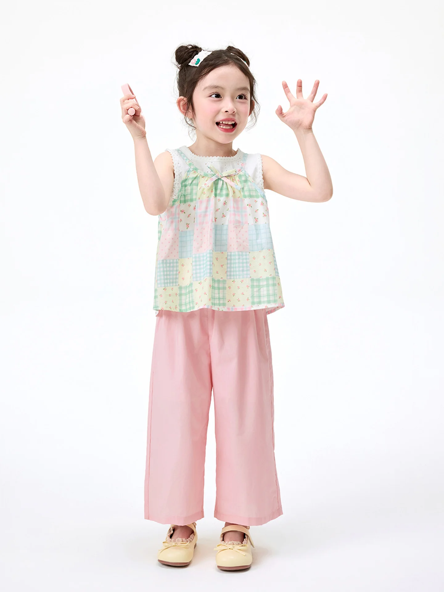 16°Cから25°Cの季節に着せるべき子供の服は？ブロックチェックTシャツとパンツのセットアップが解決する理由