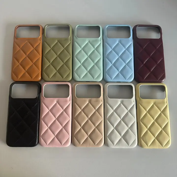 おしゃれな菱形デザインのレザー製スマートフォンケース【iPhone用・極上の柔らかさ・デザイン強調】
