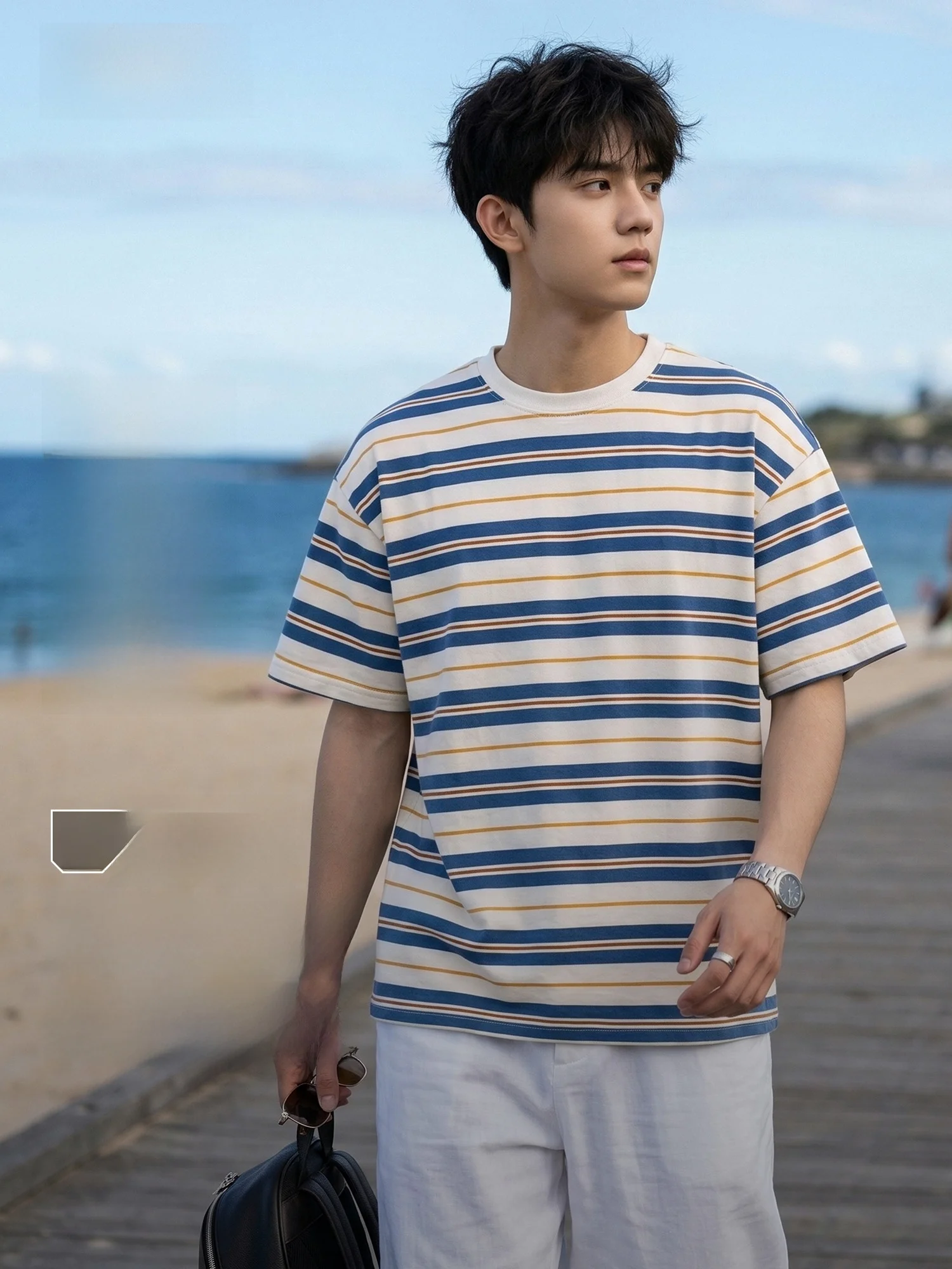 ストライプ柄 メンズTシャツはどう選ぶ？レトロな夏の一枚が通勤や日常に与える変化とは