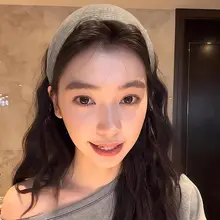 洗顔用グレー幅広ヘアバンド【ニット素材・高いスタイル感】