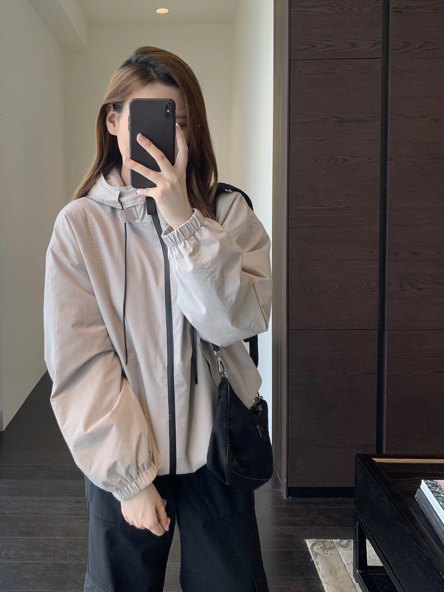 all weather parka とダウンジャケットの違いは？本当に雨の日にも着れるのか？