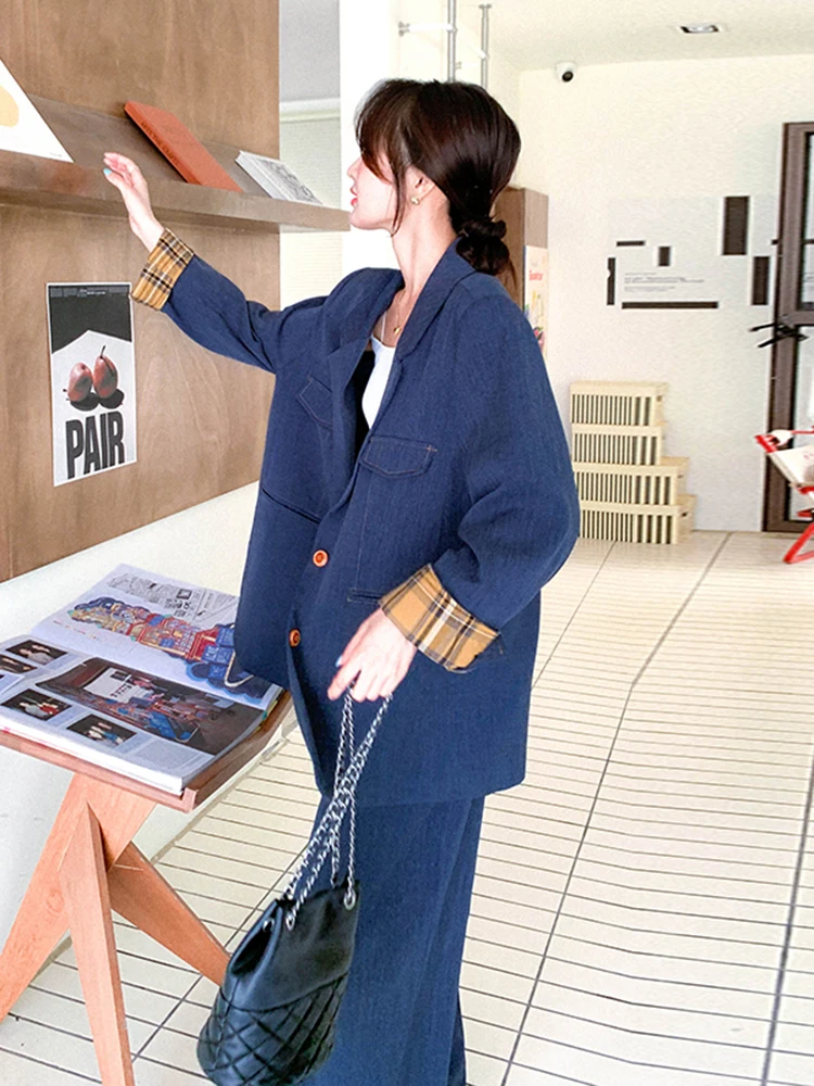 今流行ってる服は、通勤の疲れを癒すブルーのスーツなのか？
