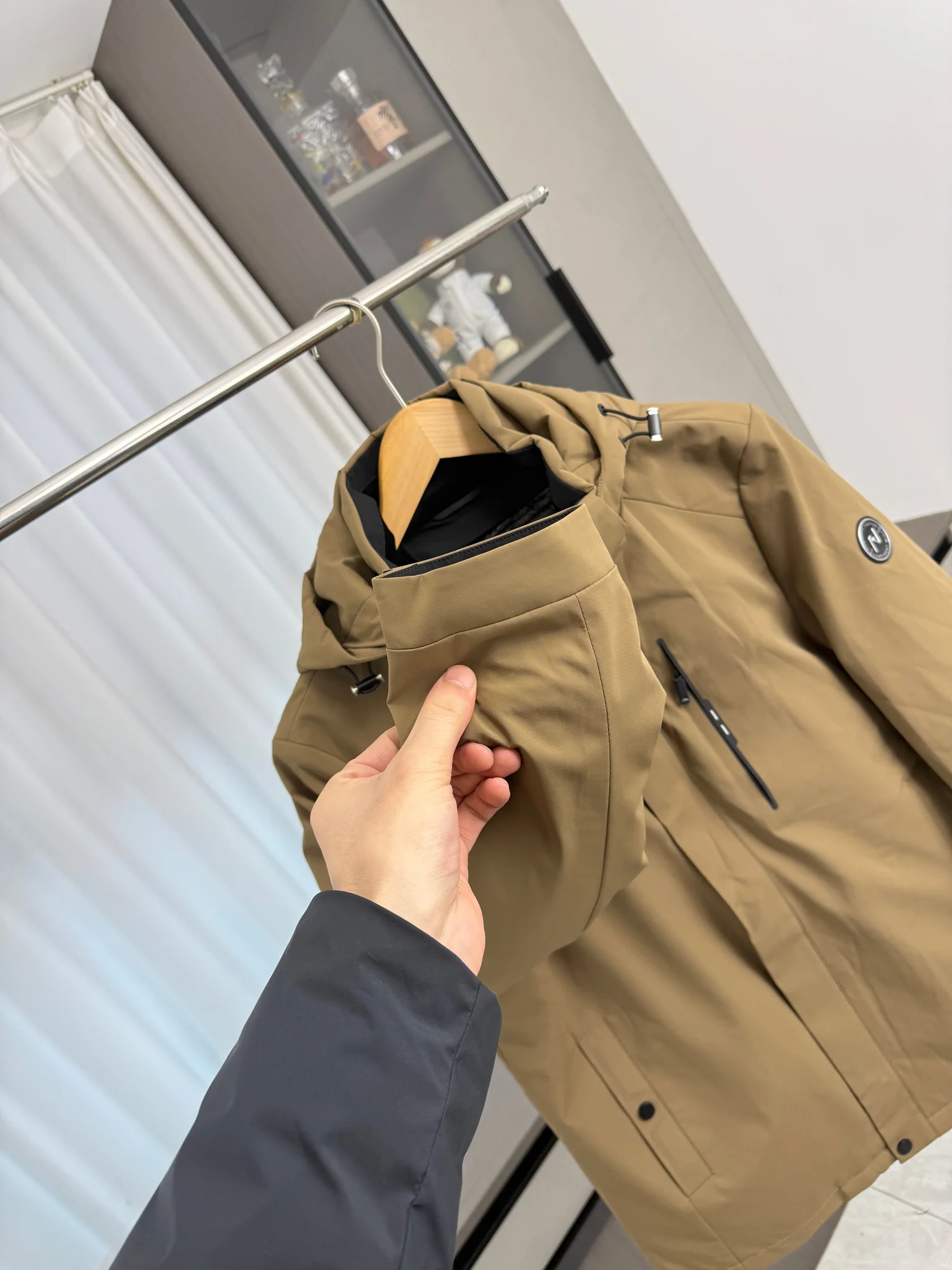 all weather parka とダウンジャケットの違いは  ？マウンテンパーカー 防寒 で寒さに強い理由とは？