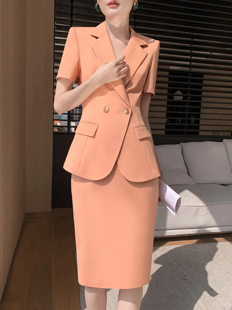 研修にふさわしい女性の服装：エレガントなデザインの夏用短袖ワンピース風スーツ