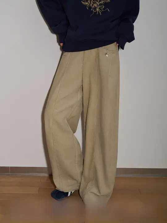 カーキ色コーデュロイハイウエストストレートパンツ【フィット・ワイドレッグ】
