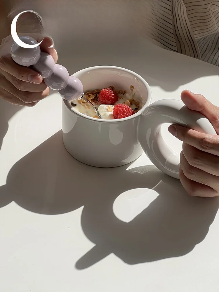 大きなハンドル付きドーナツデザインの陶器マグカップ：お菓子カップ容器としての実用性と特性